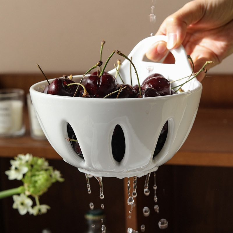 White porcelain Draining fruit basket - INFINITE TOMATO