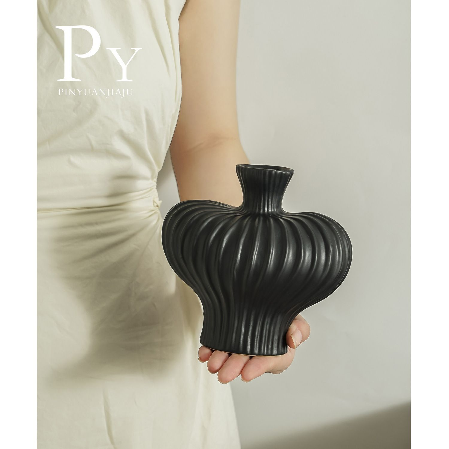 Ceramic Vase - INFINITE TOMATO
